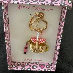 NWT BETSEY JOHNSON Picnic Basket with Wine and grapes bag charm & Key Chain.